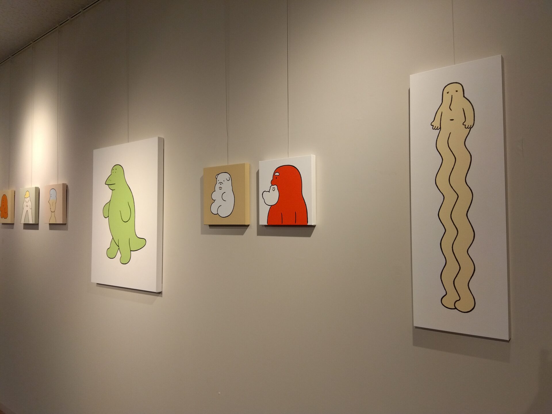『赤おじさんと白いイヌ』（タバブックス ）刊行記念展示 開催中です！